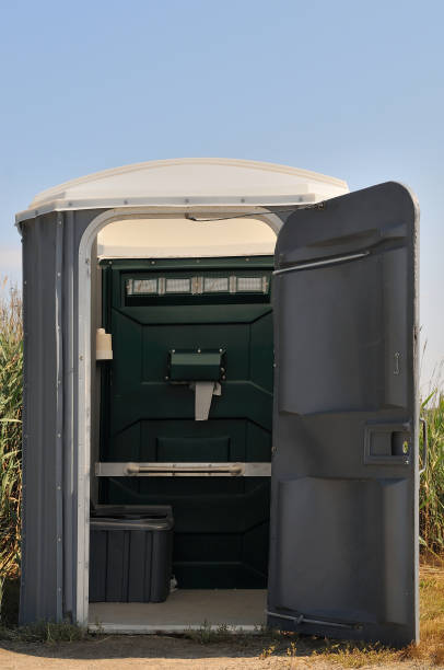 Best Affordable portable toilet rental  in Iola, KS